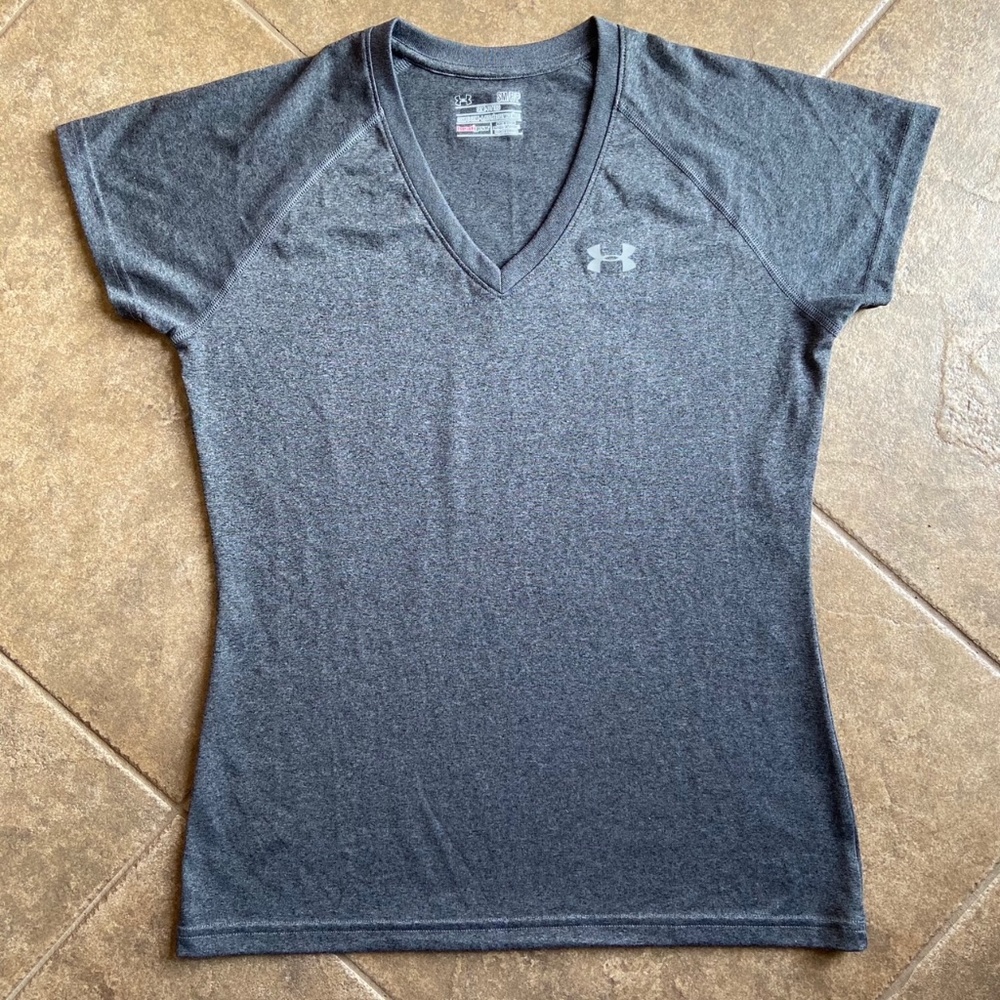 Great - Under Armour Heat Gear V-Neck Shirt